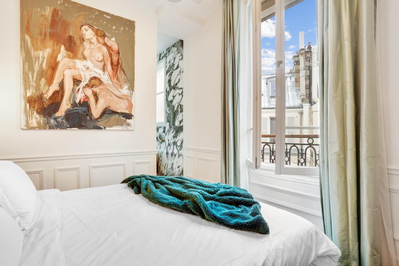 Magnificent Luxury Penthouse Apartment In A Prestigious Neighborhood Of Paris With A Eiffel Tower View From Balcony Short Walk To Palais Galliera And Avenue Montaigne Fashion Stores Екстер'єр фото