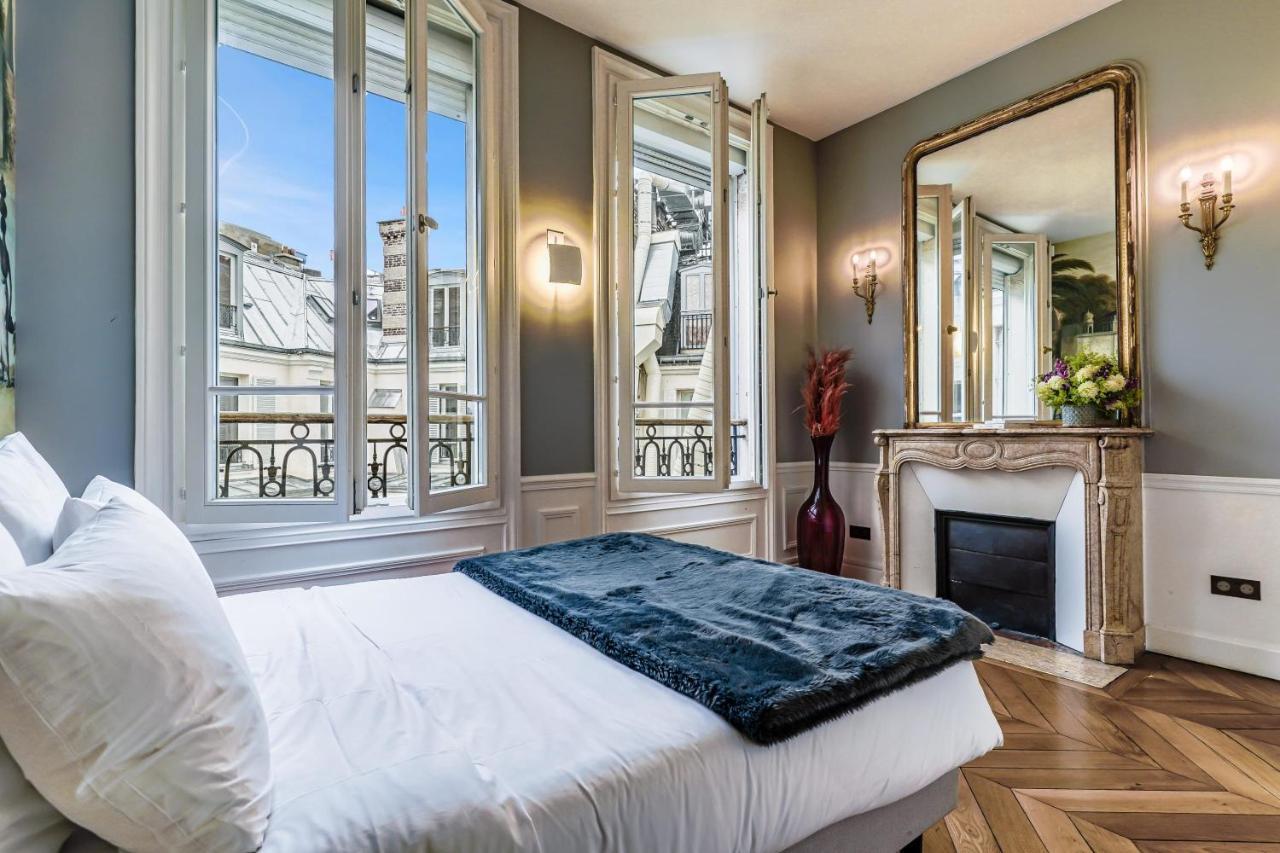 Magnificent Luxury Penthouse Apartment In A Prestigious Neighborhood Of Paris With A Eiffel Tower View From Balcony Short Walk To Palais Galliera And Avenue Montaigne Fashion Stores Екстер'єр фото